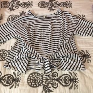 3/4 sleeve front-tie crew neck shirt